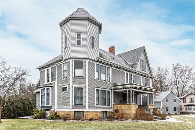 A number of Queen Anne-style homes can be found in Benton Harbor, Michigan.