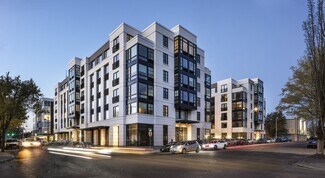 2050 NE Hoyt St, Portland, OR 97232