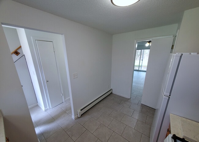 86 Wakefield Cir unit 86, East Hartford, CT 06118 - photo 5