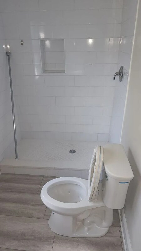 2608 E Newport Ave unit upper, Milwaukee, WI 53211 - photo 2