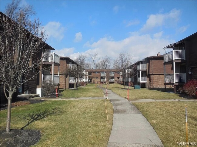 3920 Ridge Lea Rd unit C, Buffalo, NY 14228 - photo 3