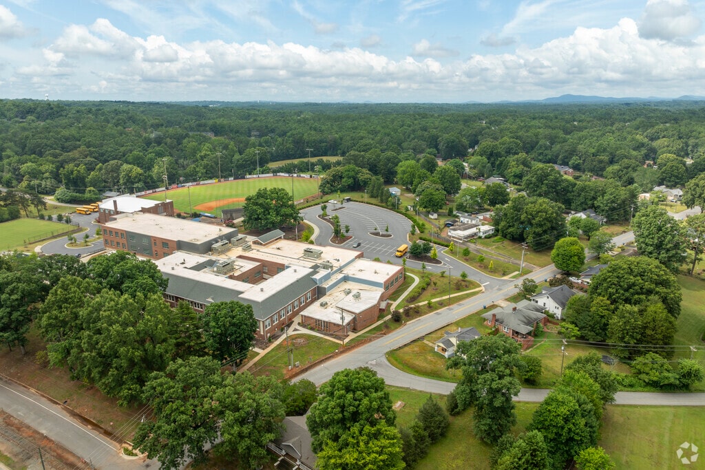 Granite Falls Middle School provides educational services to students grades 6-8.