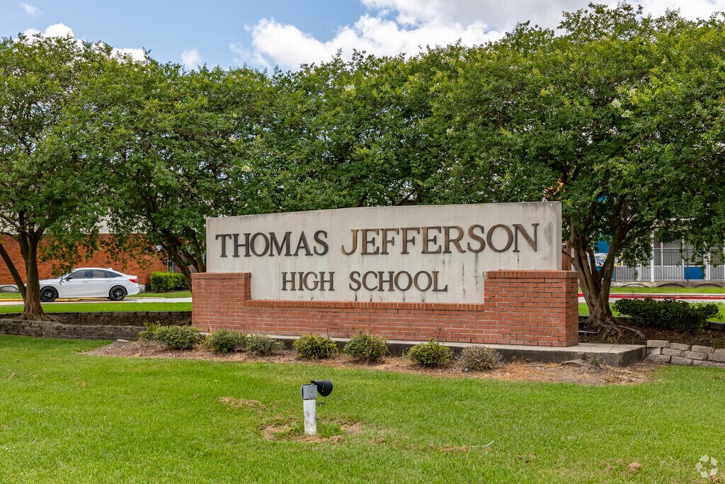 The Thomas Jefferson Academy for Advanced Studies serves the Gretna Community.