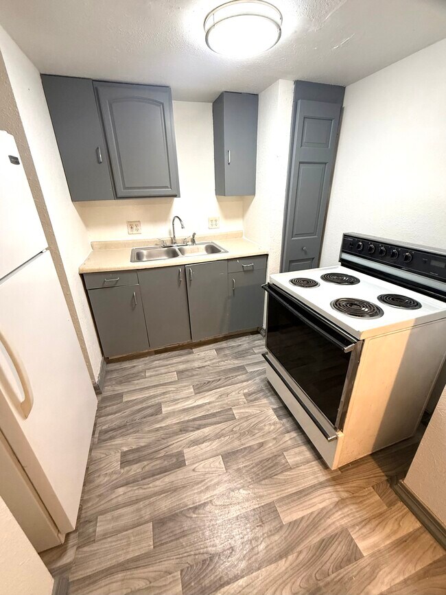 312 N Marion St unit 4, Ottumwa, IA 52501 - photo 3