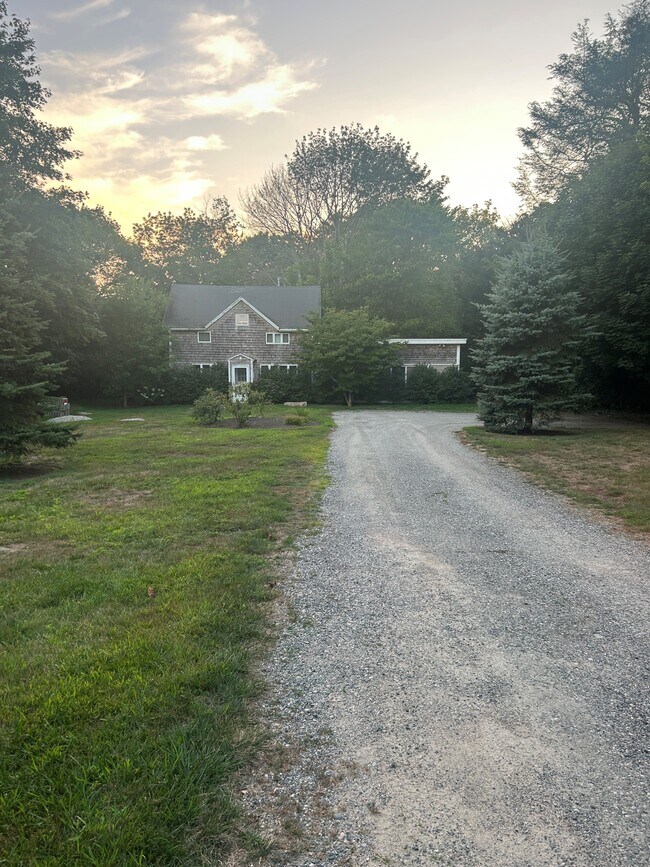816 South Rd, South Kingstown, RI 02879