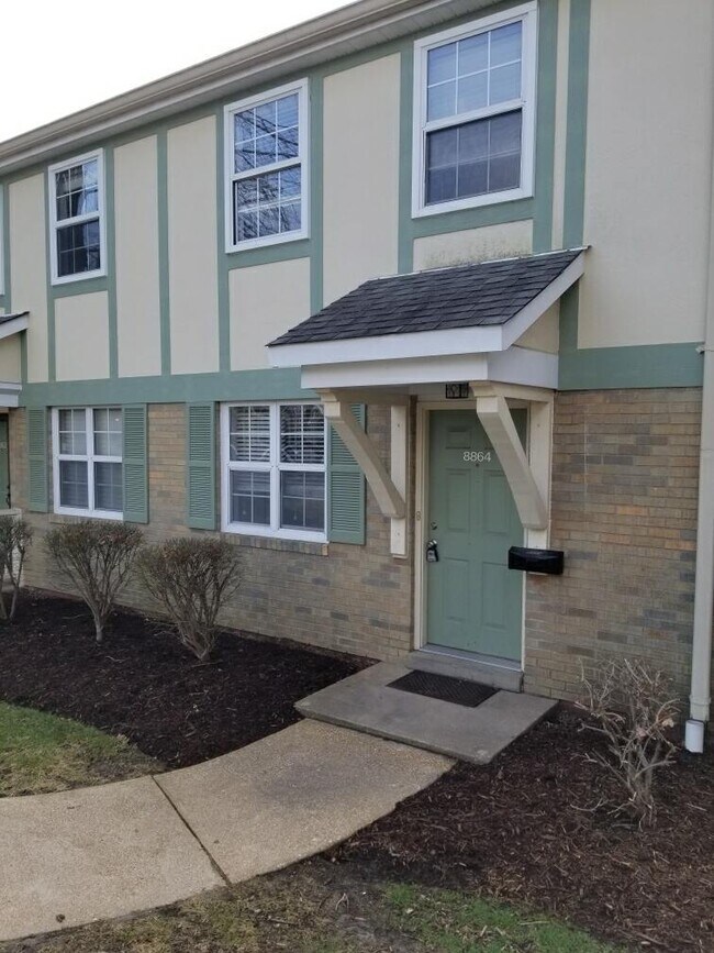 8864 Flamingo Ct, Saint Louis, MO 63144