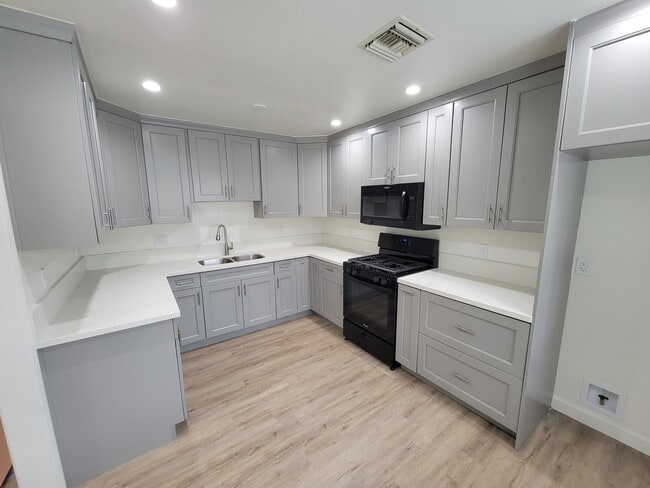 3052 Honolulu Ave unit Front Unit, La Crescenta, CA 91214 - photo 4