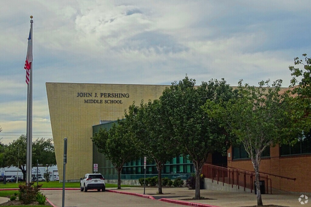 Pershing Middle School, Rankings & Reviews