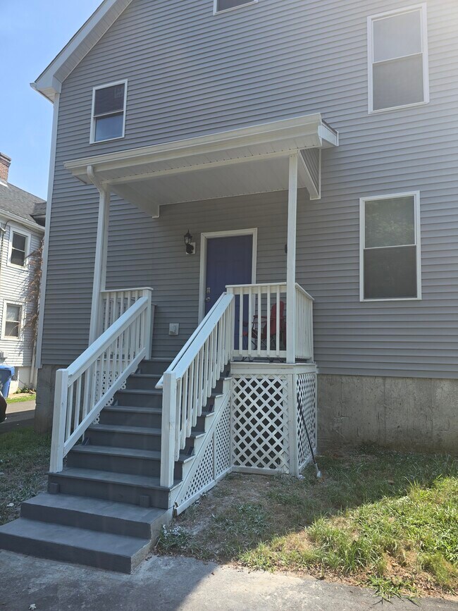 32 Homestead Ave unit Comfy Homestead, New Britain, CT 06053 - photo 6