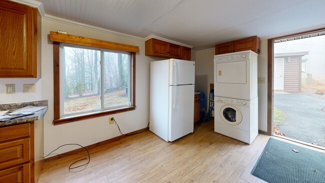 8 Park Ave, Middle Grove, NY 12850 - photo 2