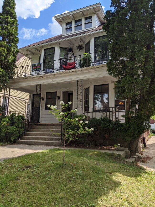 2728 N Downer Ave Unit Upper Flat, Milwaukee, WI 53211