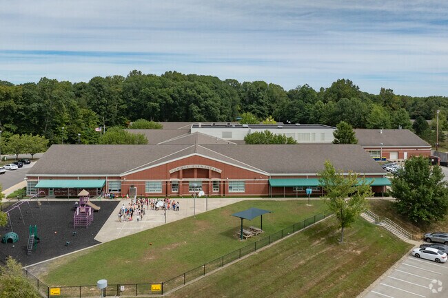 Summit Elementary School is a highly rated, public school located in Bloomington, IN.