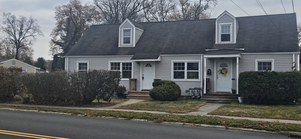 665 Milford Point Rd, Milford, CT 06460 - photo 1