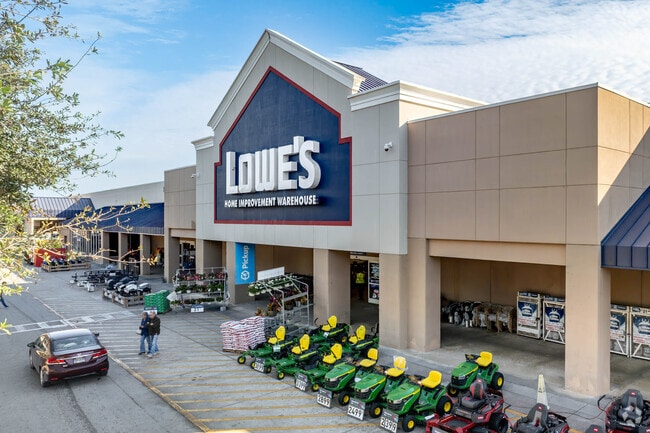 Winter Havens big-box retailers such as Lowe's can be found along its comercial corridors.