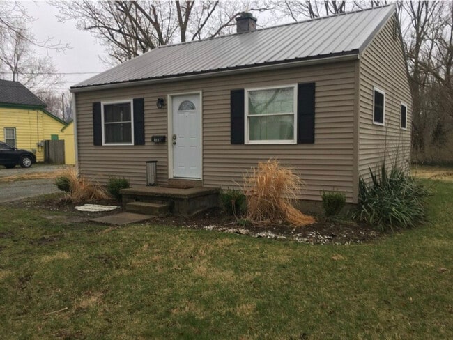 381 Alena St, Wabash, IN 46992 - photo 2