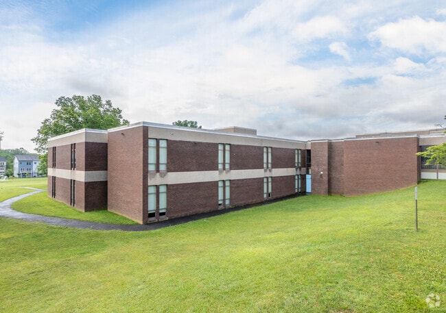 Southampton Middle School has a student-teacher ratio of 15 to 1 near Stone Ridge.