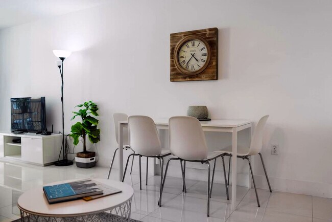 1 SE 12th St unit FL21-ID1022205P, Miami, FL 33131 - photo 6