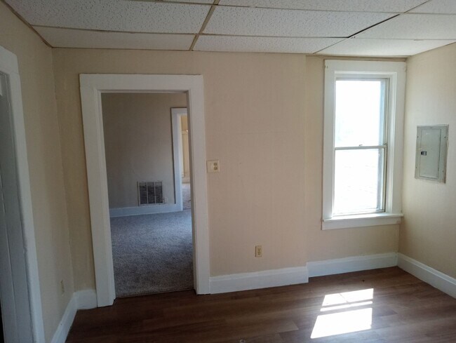 135 Everett St unit Upper, Toledo, OH 43608 - photo 2