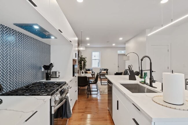 1240 Butterfield Way, Pittsburgh, PA 15212 - photo 6