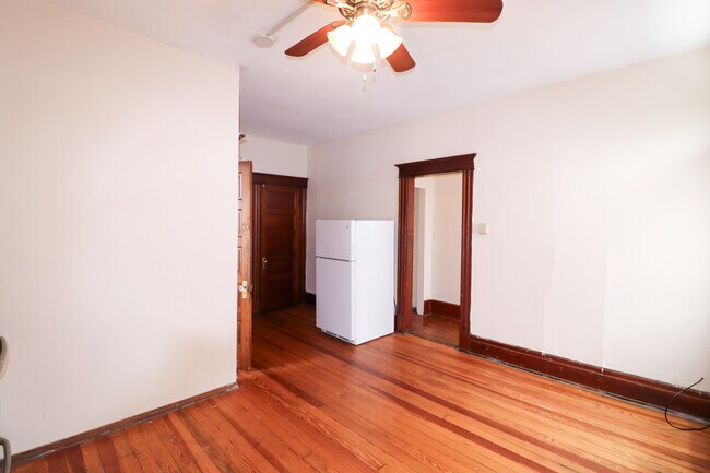 2353 Ohio Ave unit 3, Cincinnati, OH 45219 - photo 4