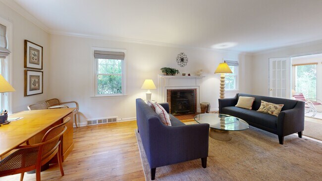 2084 Chapel St, New Haven, CT 06515 - photo 2