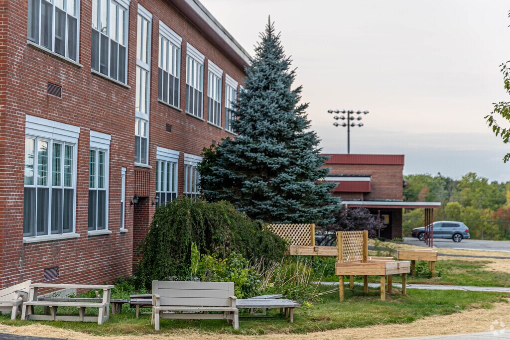 George B. Weatherbee School is located in Hampden, Maine.