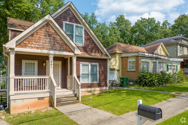 Vine City houses include early-century Victorian styles and wooden clapboard siding.