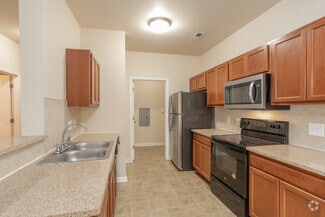 859 S Cliffs Cir, Spring Lake, NC 28390