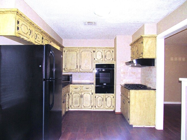 701 NW 2nd St, Moore, OK 73160 - photo 6