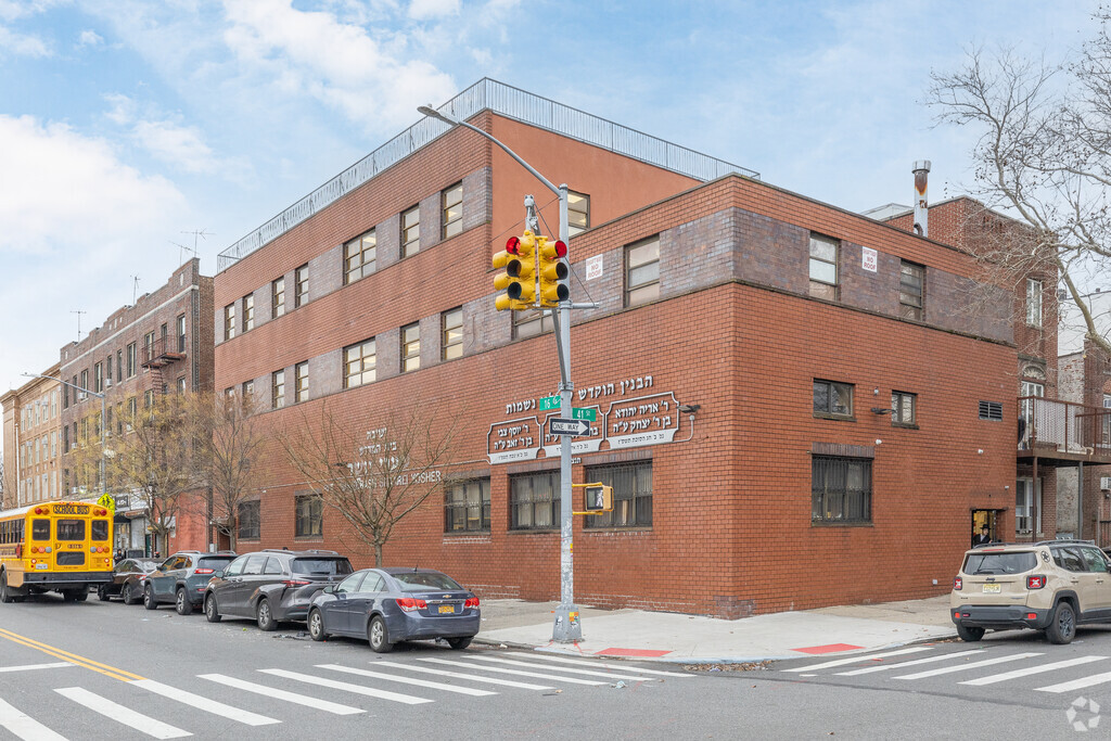 Beth Hamedrash Shaarei Yosher is a private college located in Brooklyn, New York.