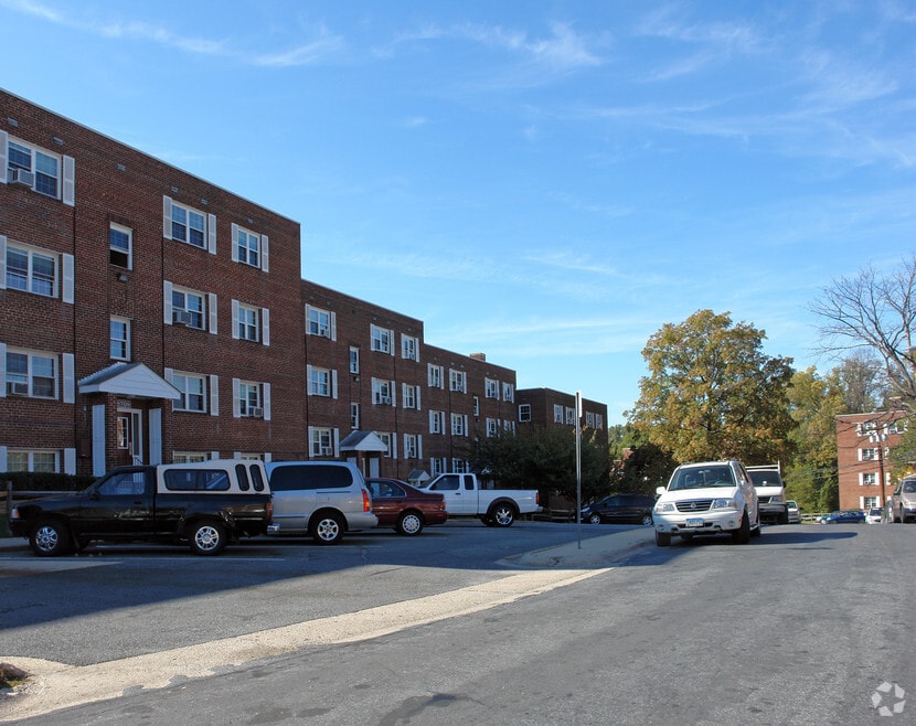 Foxhall Apartments