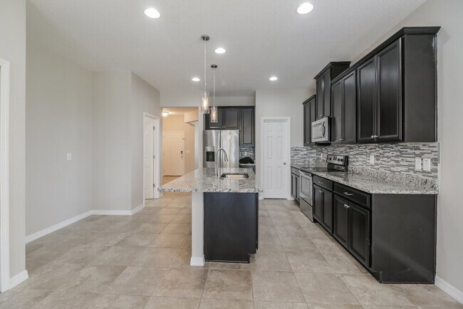 32644 Rapids Loop, Wesley Chapel, FL 33545 - photo 6