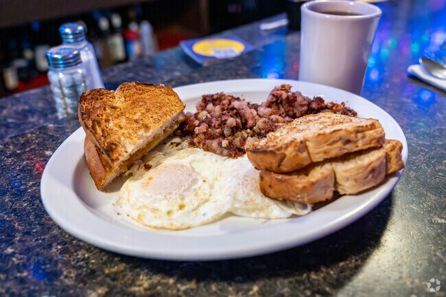 A hearty breakfast at the Nuthouse Saloon in Richville.