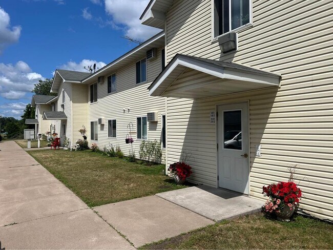 615 11th St SW unit 101, Pine City, MN 55063 - photo 2