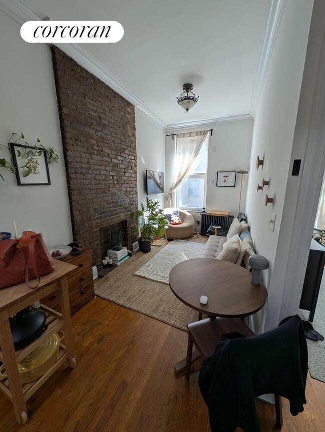 105 Christopher St, New York, NY 10014
