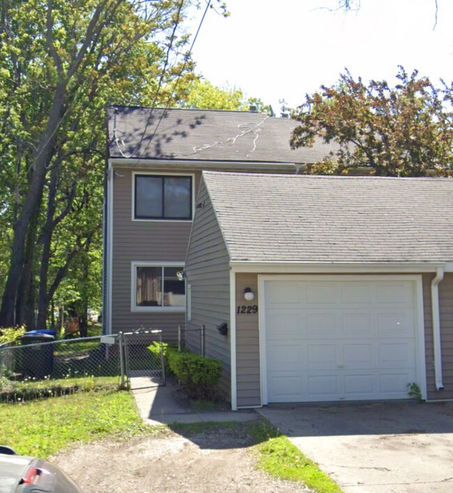 1229 Mccormick St, Des Moines, IA 50316