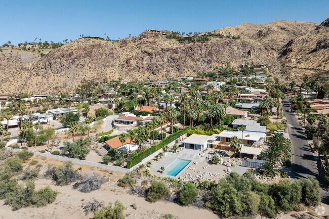 Araby Cove residents love the secluded hillside location of the neighborhood.