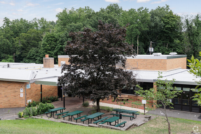 Thomas Jefferson Elementary School serves students from grades PK, K-5.