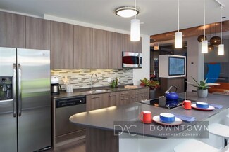 330 W Grand Ave Unit 1628, Chicago, IL 60654