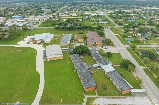 Blaschke-Sheldon Elementary School has a student-teacher ratio of approximately 5:1.