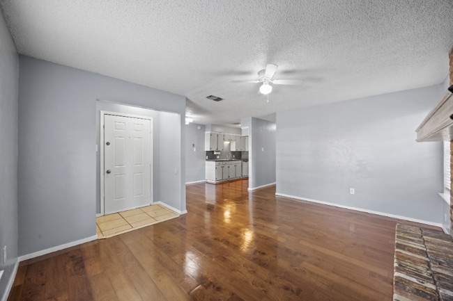 2208 Viewtop Ln unit B, Arlington, TX 76012 - photo 3