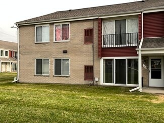 305 Sunset Ln Unit 305 Sunset, St Clair Shrs, MI 48082