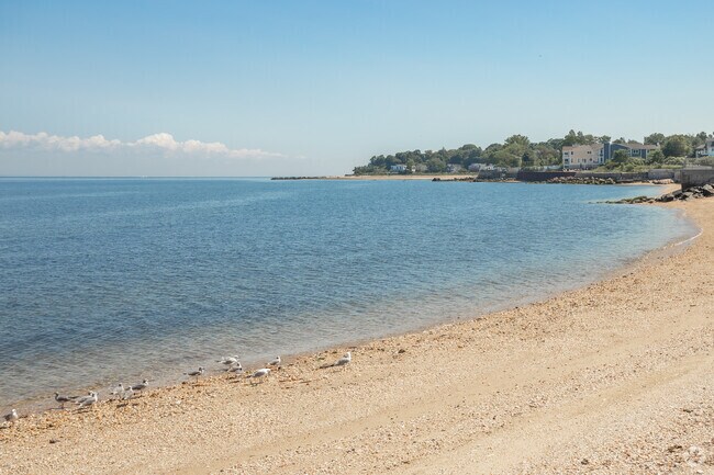 Matinecock residents can enjoy Bayville Beach during the season, just a short drive away.