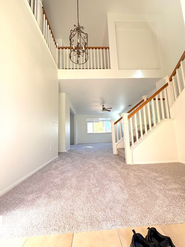 31450 Pear Blossom Cir, Murrieta, CA 92563 - photo 2