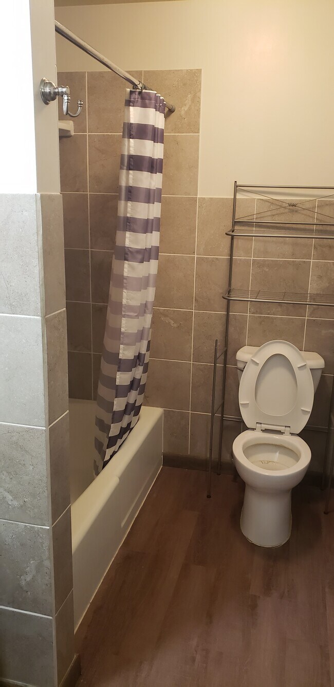 704 S 3rd St unit 2, Albion, NE 68620 - photo 3