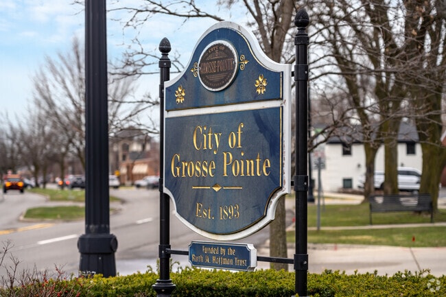 Grosse Pointe is located minutes from downtown Detroit and Lake St. Clair.