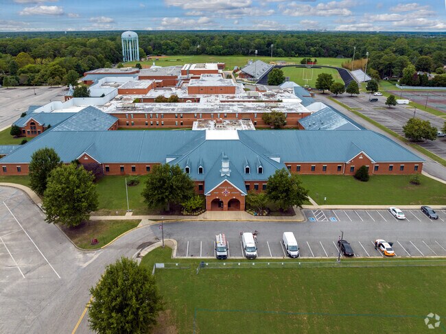 Different amenities and activities are offered at the Thomas Dale School in Bermuda Hundred.