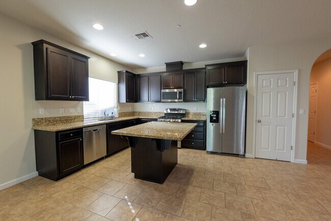 3083 N Stanley Ave, Fresno, CA 93737 - photo 5