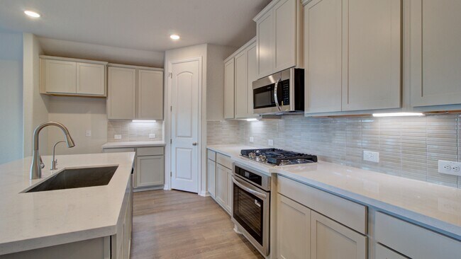 625 Broomsedge St, New Braunfels, TX 78130 - photo 5