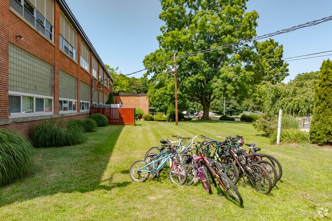 The Chapman School is located at 38 Country Club Road in Cheshire, CT.